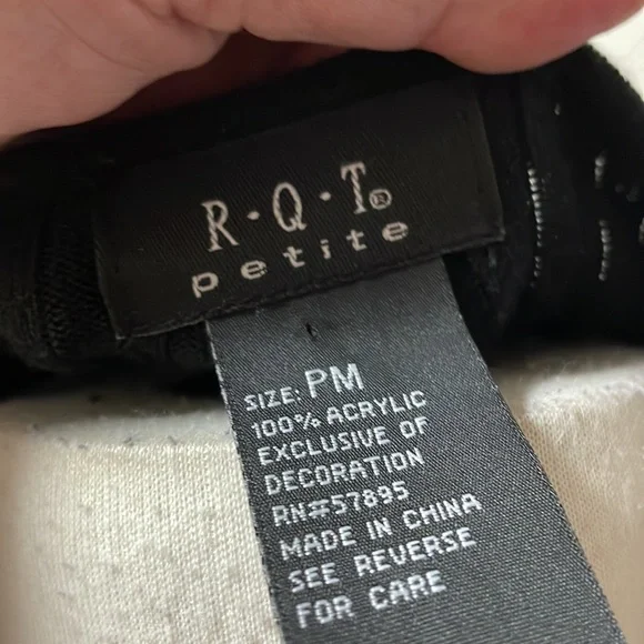 R.Q.T petite black short sleeved v neck sweater - Picture 5 of 5